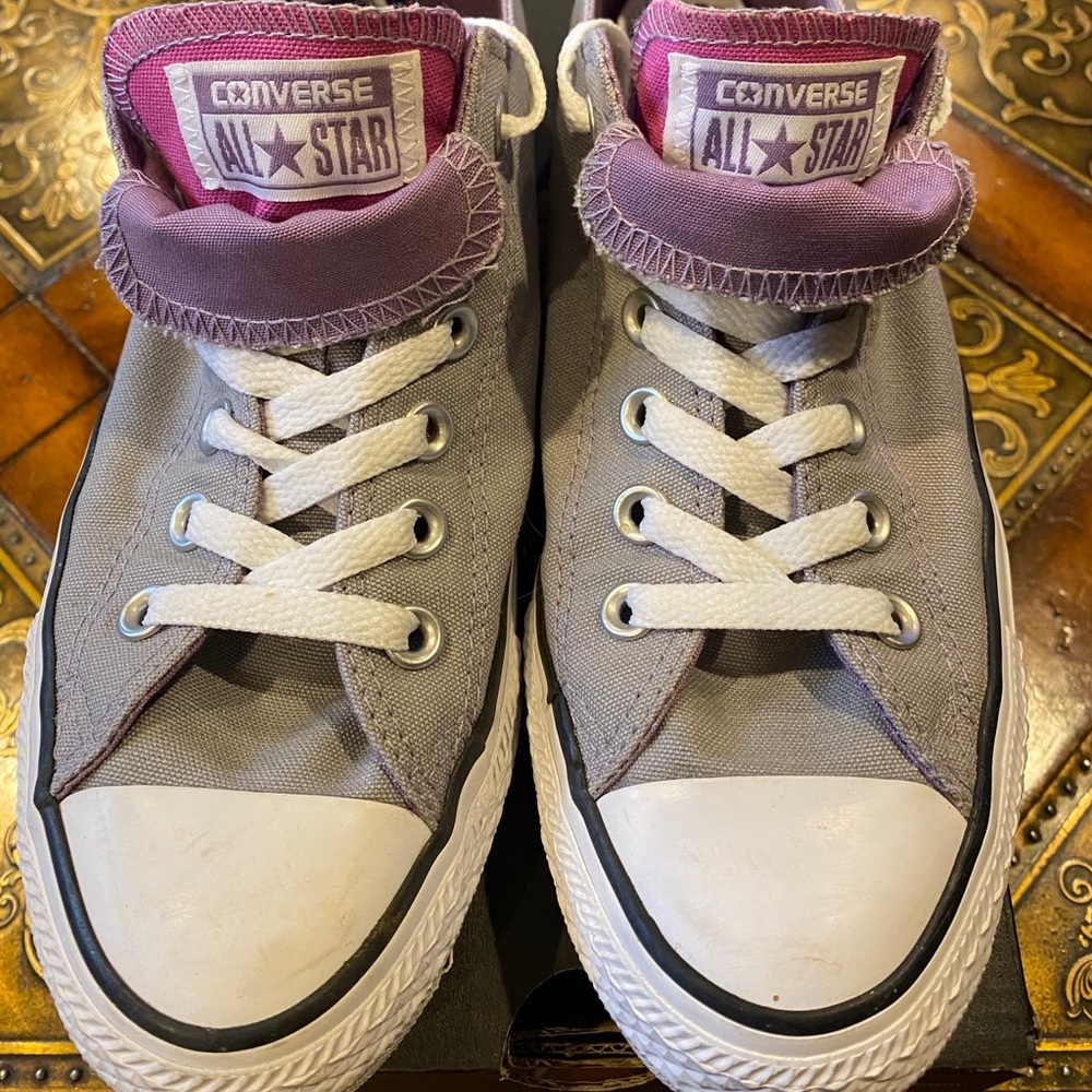 Converse sneakers. Women’s 8.5. New.